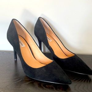 Steve Madden black suede pumps